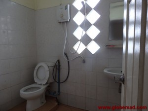 Budget hostel cheap guest house in Myawaddy Mae Sot border Burma Myanmar, cheap accommodation Globemad