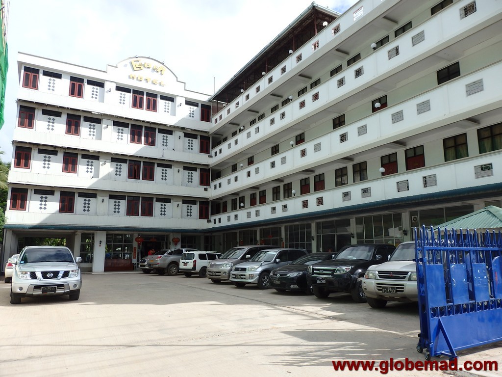 Budget hostel cheap guest house in Myawaddy Mae Sot border Burma Myanmar, cheap accommodation Globemad
