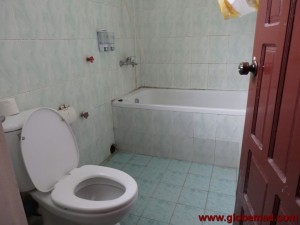Budget hostel cheap guest house in Pyin U Lwin Burma Myanmar, cheap accommodation Globemad