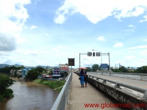 Border crossing friendship bridge Thaiiland to Myanmar Burma Mae Sot Myawaddy