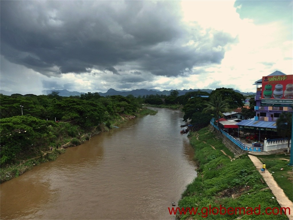 Border crossing friendship bridge Thaiiland to Myanmar Burma Mae Sot Myawaddy